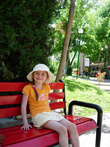 Валерия на скамейке в Ташкентленде.