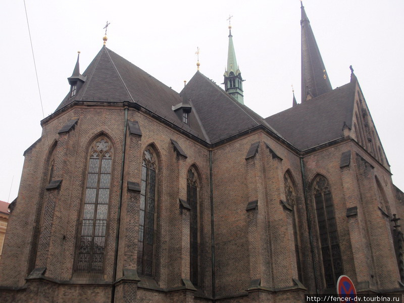Местами встречаются архитектурные оазисы. Как, например, собор святого Прокопа Прага, Чехия
