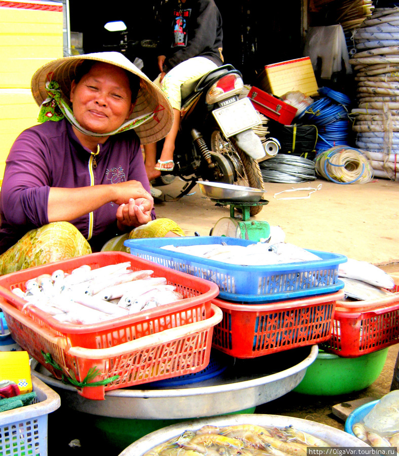 Продавцы очень улыбчивые и приветливые Остров Фу Куок, Вьетнам