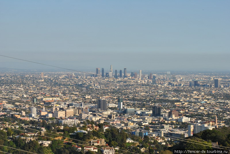 Иллюстрация тому, что собой представляет Лос-Анджелес — 10 небоскребов и огромные пространства невысоких домов Лос-Анжелес, CША