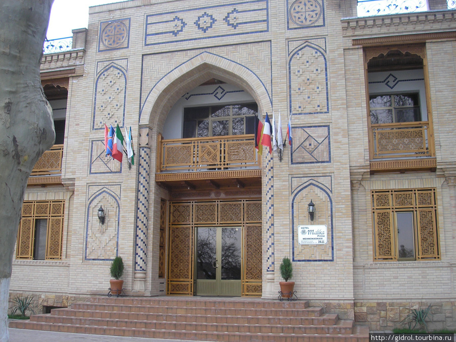 Парадный вход в гостиницу Малика. Самарканд, Узбекистан