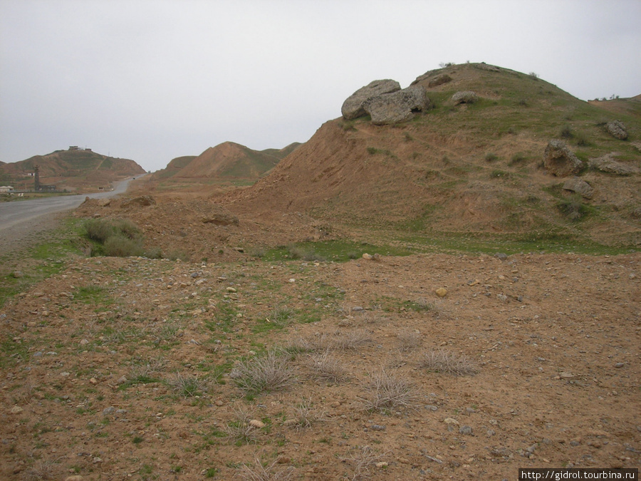 В Термез по отрогам Гиссарского хребта. Сурхандарьинская область, Узбекистан