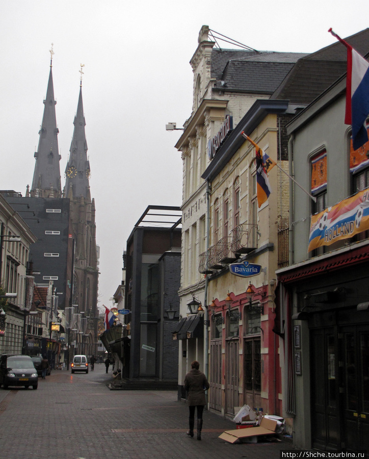 Заканчивается эта улица Кафедральным собором Эйндховен, Нидерланды