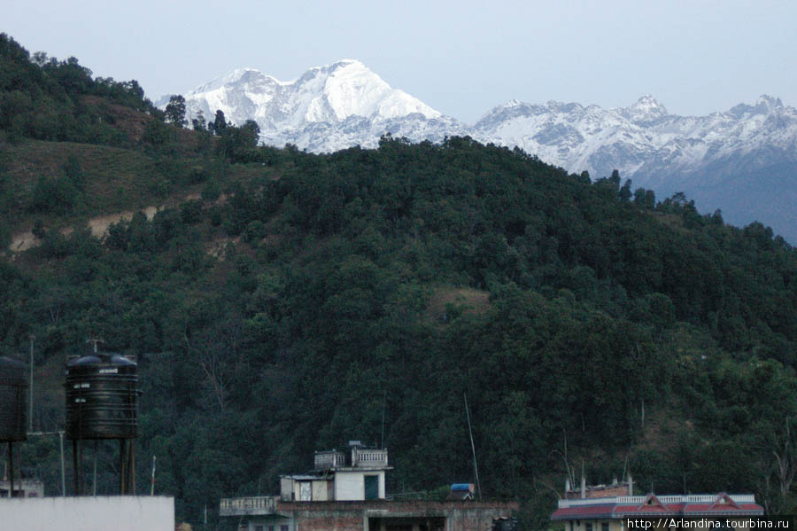 Беси Саар. Вид из окна отельчика. Непал