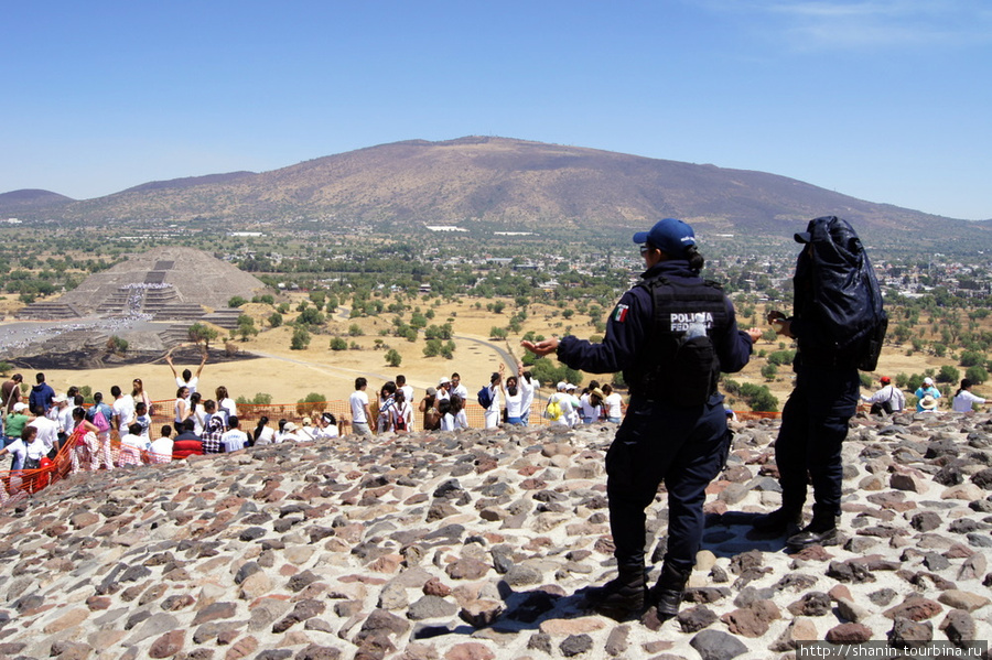 Полиция бдит за порядком Теотиуакан пре-испанский город тольтеков, Мексика