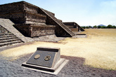 Знак памятника ЮНЕСКО на территории крепости