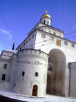 Князь Андрей Боголюбский город Владимир больший заложил и к нему построил ворота золотые