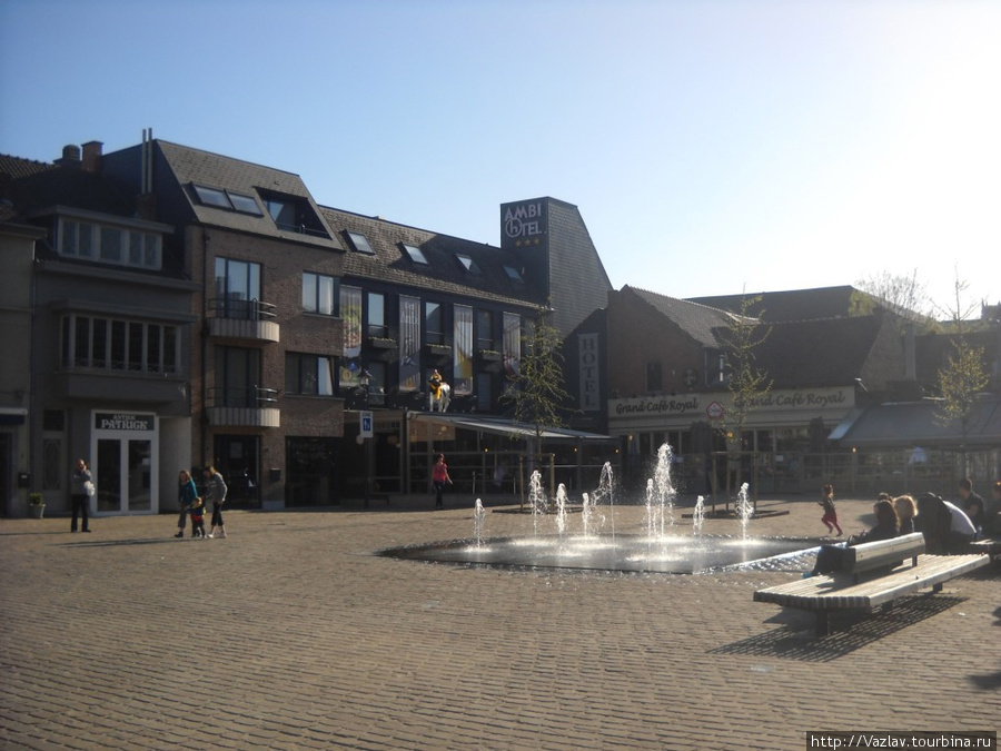 Площадь с фонтаном Тонгерен, Бельгия