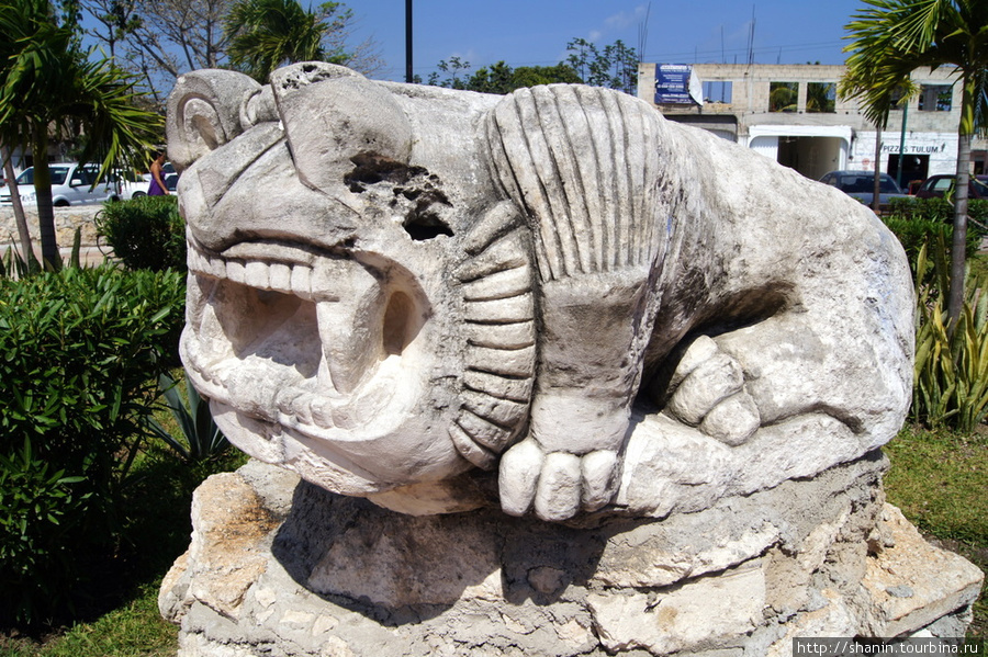 Каменный ягуар Тулум, Мексика