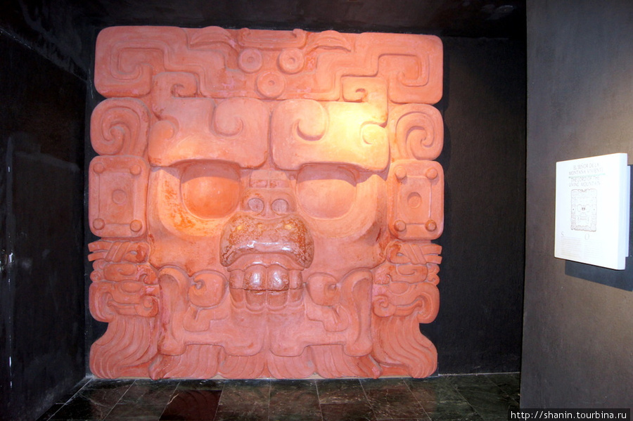 Каменное лицр Четумаль, Мексика