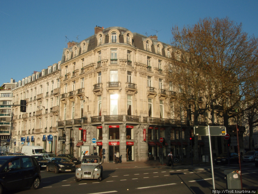 Еще одно здание образцовой французской архитектуры XIX века Лилль, Франция
