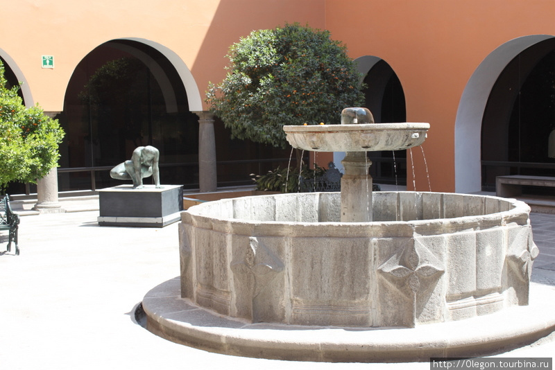 Внутренний двоик музея Пуэбла, Мексика