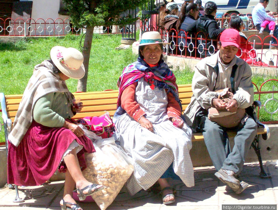 В скверике на Plaza 10 de Noviembre Потоси, Боливия
