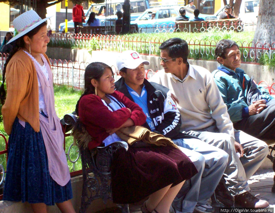 В скверике всегда много отдыхающих боливийцев Потоси, Боливия