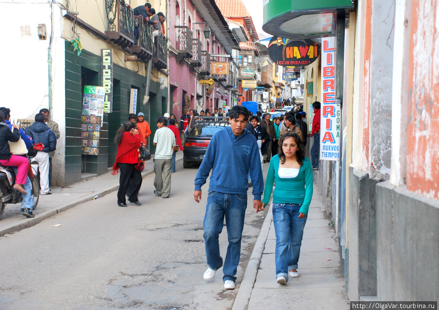 На площадях и улочках Потоси Потоси, Боливия