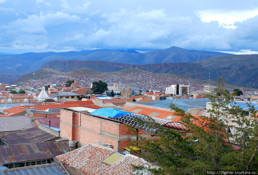 Вид на город с колокольни Потоси, Боливия
