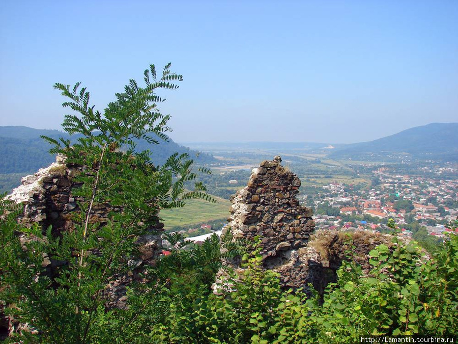 Вид на Хуст с развалин замка Закарпатская область, Украина