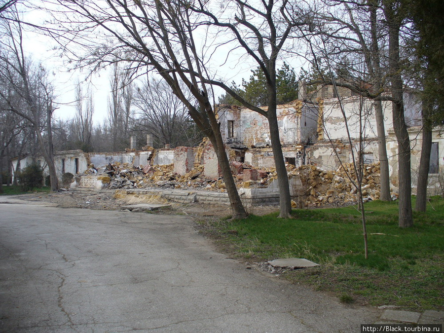 Развалины «старой гостиницы» Саки, Россия