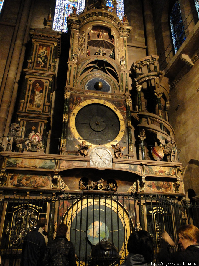 Знаменитые часы в страсбургском соборе Нотр-Дам Эльзас, Франция