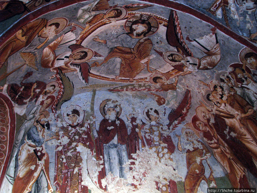 Внутри церкви полностью  росписанны иконами и библейскими сюжетами... Гёреме, Турция