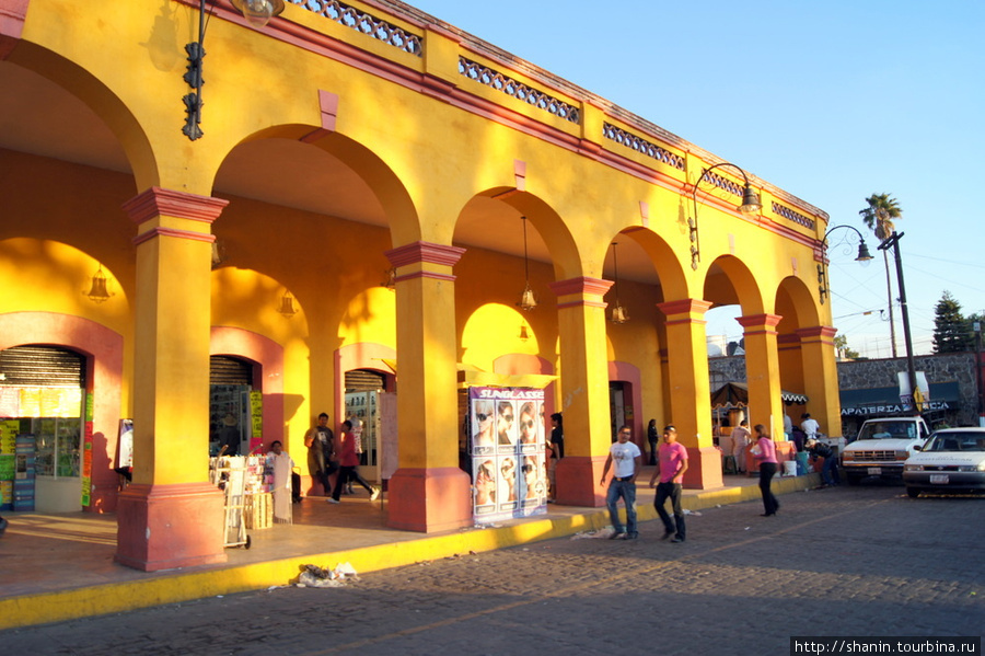 Рынок на центральной площади Теотиуакан пре-испанский город тольтеков, Мексика
