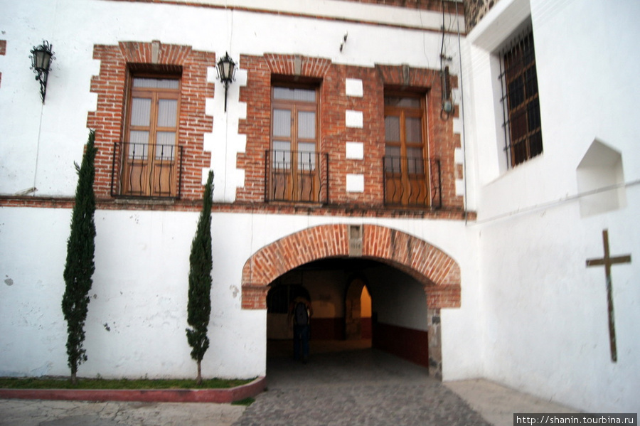 Вход во внутренние помещения монастыря Теотиуакан пре-испанский город тольтеков, Мексика