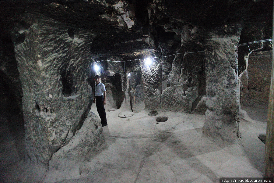 подземные помещения в монастыре Eski Gumusler Деринкую, Турция