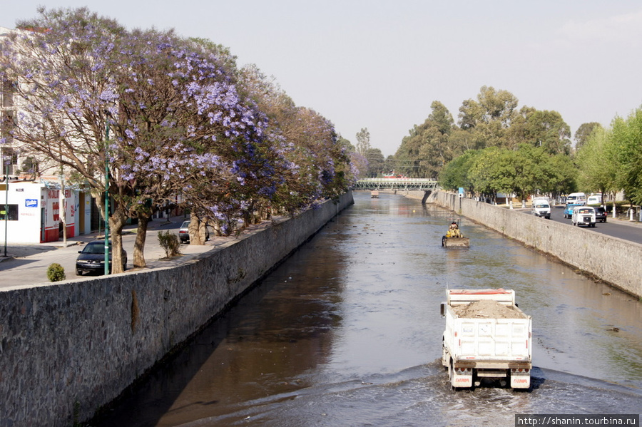 Город на реке Тласкала-де-Хикотенкатль, Мексика