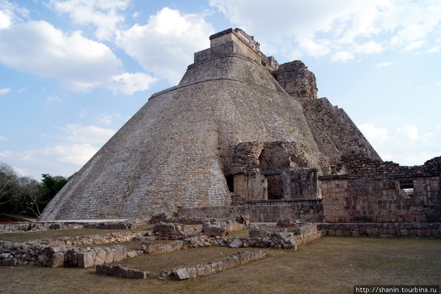Главная пирамида Ушмаля Ушмаль, Мексика