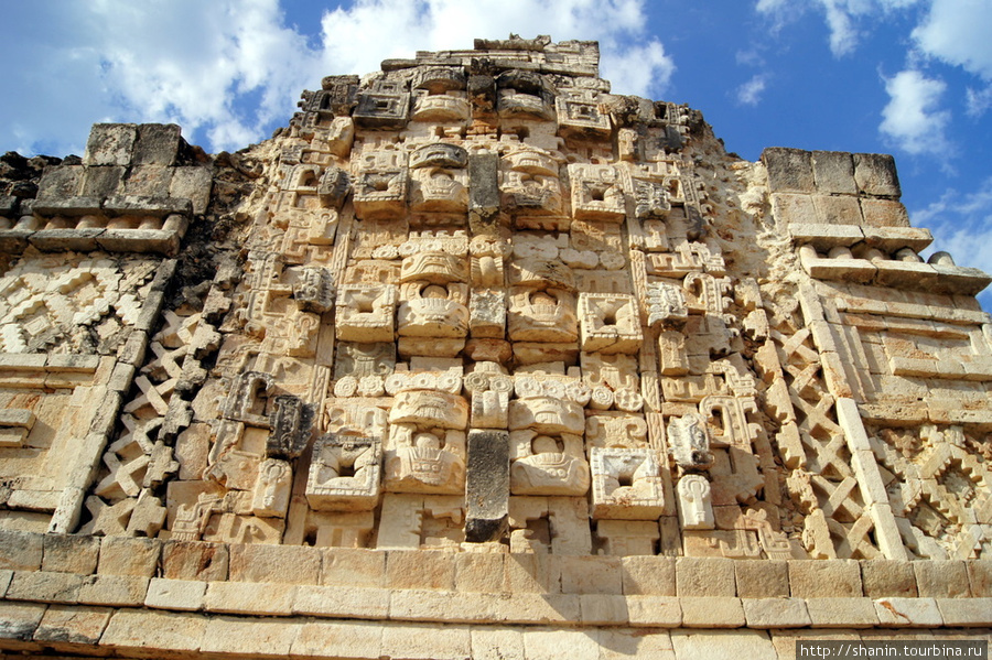 Барельеф из камней Ушмаль, Мексика