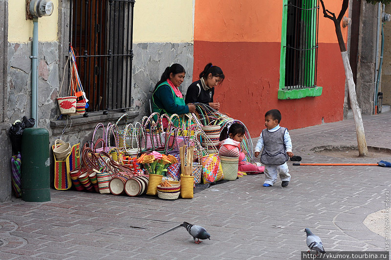 Женщины плетут корзины. Тлакепак, Мексика