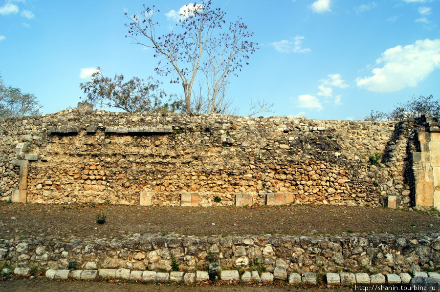 Стена Ушмаль, Мексика