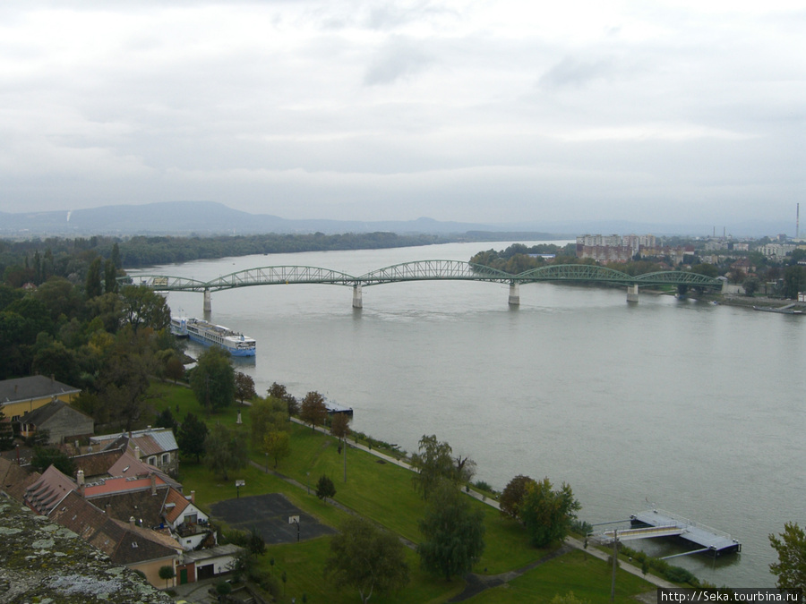 Мост Марии Валерии. На противоположном берегу Словакия Эстергом, Венгрия
