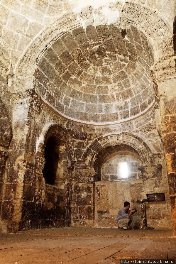 Внутри православной церкви. Мардин, Турция