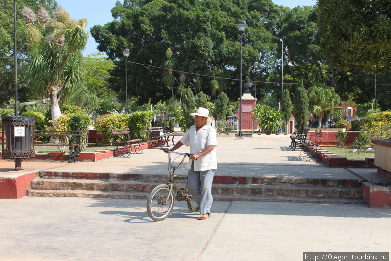 Любят в Муне велосипеды и мотобайки Муна, Мексика