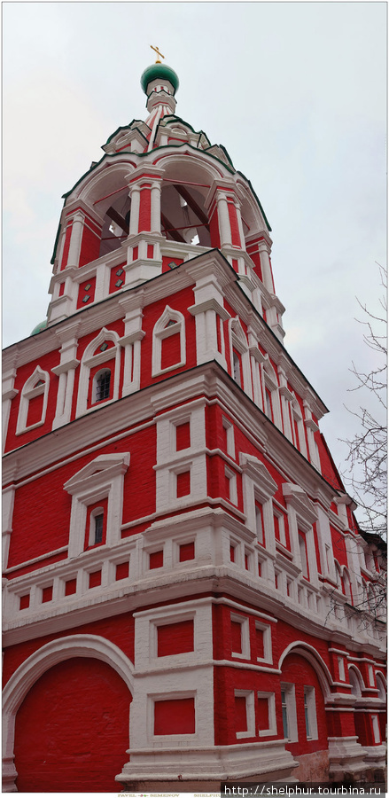 Например, с этой стороны как Башня Москва, Россия