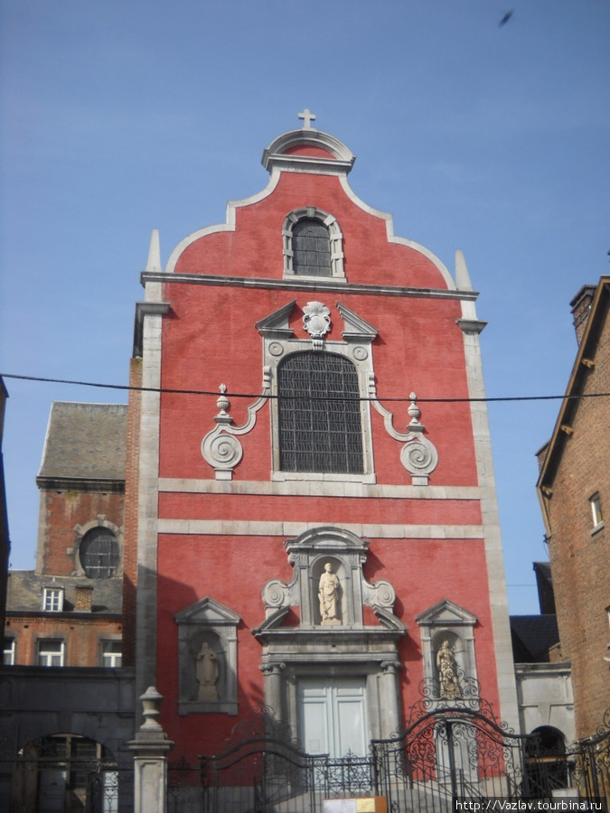 Фасад церкви Намюр, Бельгия