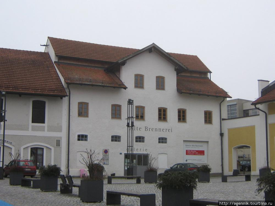 В бывшей монастырской винокурне художественная галерея Эберсберг, Германия