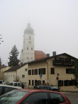 В тумане видна башня церкви Св. Себастиана