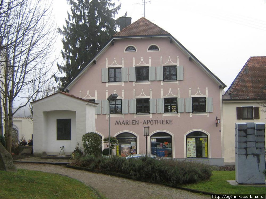 Аптека Св. Марии — недалеко местная Мариенплац Эберсберг, Германия