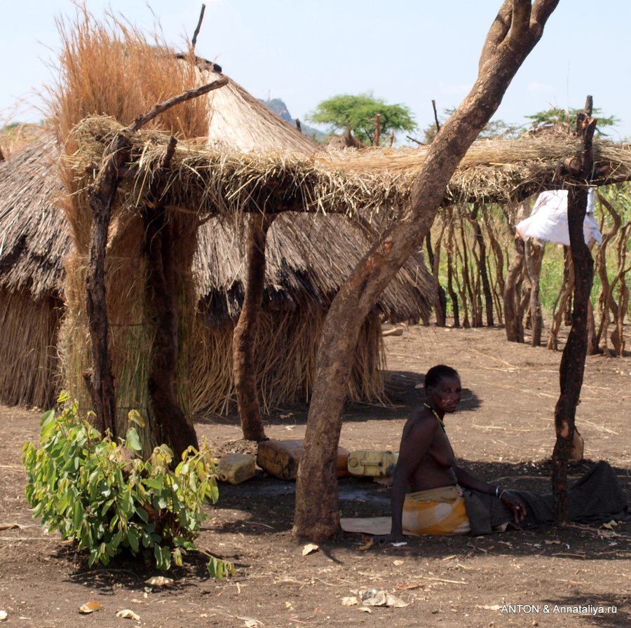 Здесь можно встретить женщин топлес из-за того, что нечего носить Заповедник Пиан-Упе, Уганда