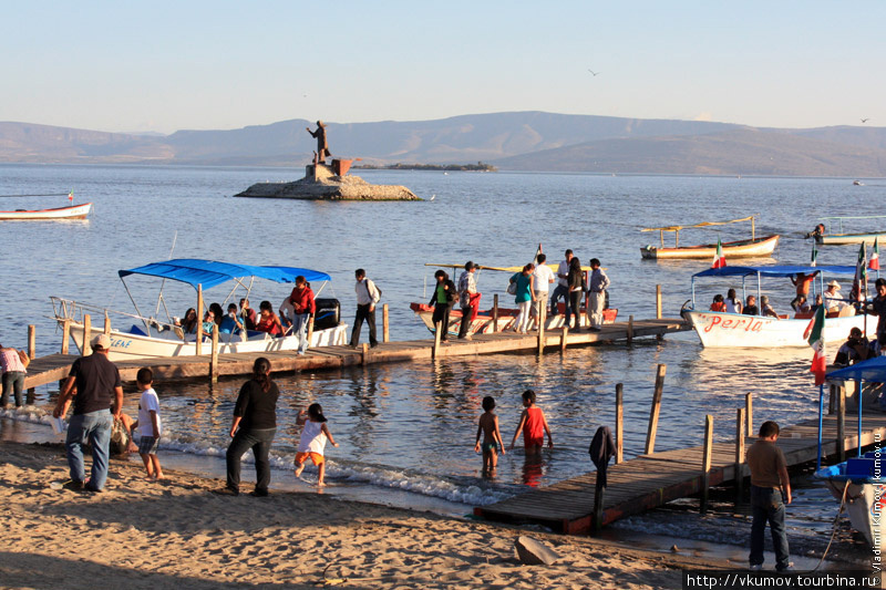 Катание на лодках — одно из главных развлечений Чапалы. Чапала, Мексика