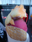 Вкусное мороженое со свежим соком.Там была и мякость разных фруктов!