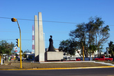 Памятник у автовокзала в Четумале