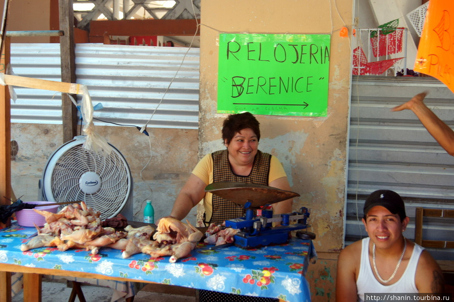 На рынке Четумаль, Мексика