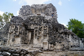 Храм среди руин города Чиканна