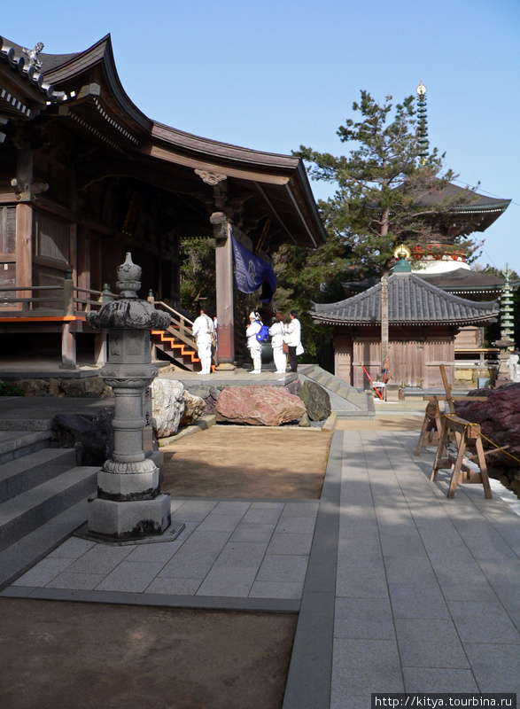 Храм номер 38 в паломничестве Сикоку-хэнро. Тосасимидзу, Япония