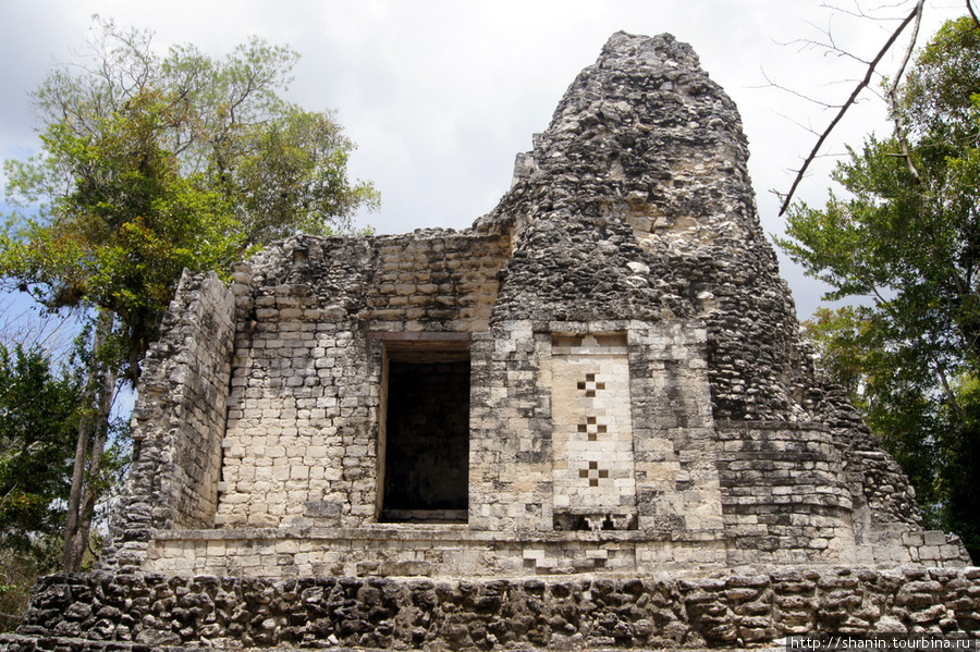 Руины храма в Чиканне Шпухиль, Мексика