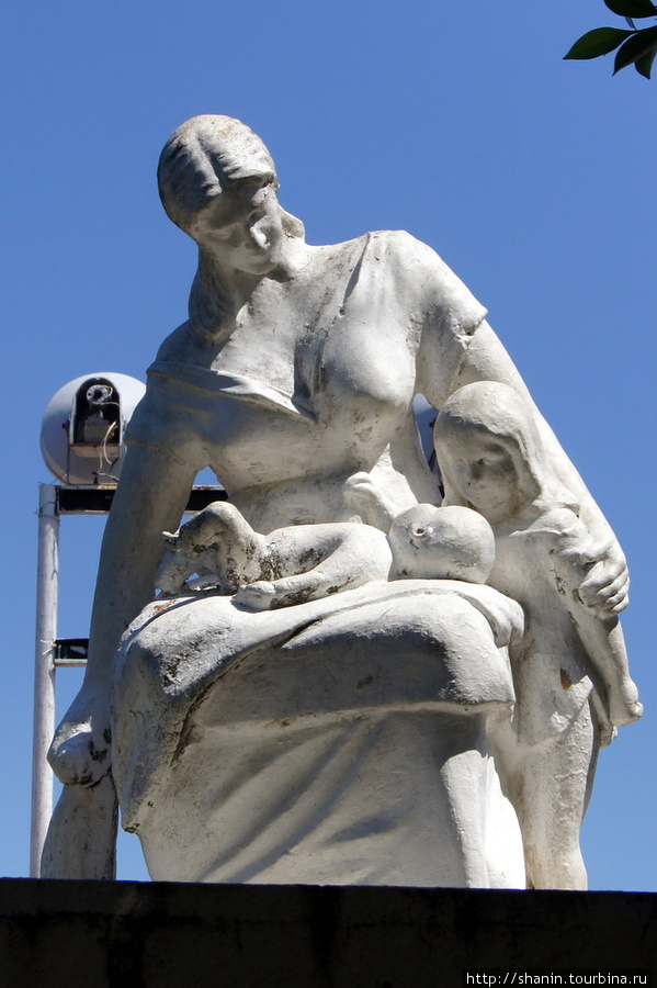 Статуя матери Эмилиано Сапата, Мексика
