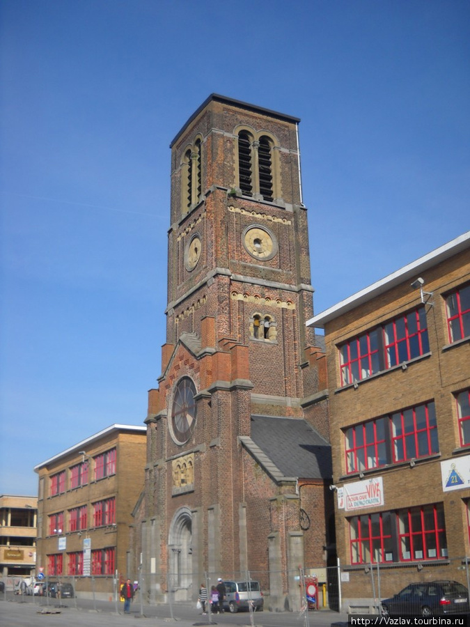 Церковь и её окружение Ла-Лувьер, Бельгия